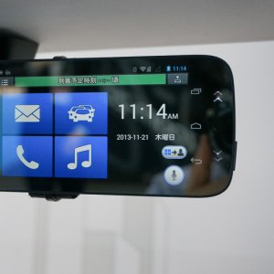 Post thumbnail of ドコモとパイオニア共同開発、ドライブネットインフォ対応の車載ルームミラー型 Android 端末が東京モーターショー 2013 に登場