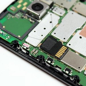 Post Thumbnail of モトローラ、スマートフォン「Moto G」分解レポート、取り出せない microSD カードを内蔵していることが判明