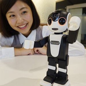 Post Thumbnail of ルクレとシャープ、Android 搭載ロボット電話「ロボホン」のアプリ開発者向け試験環境「ロボホンテストルーム」共同開設 