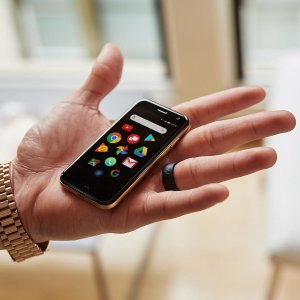 Post thumbnail of Palm、防水対応 Android 8.1 Snapdragon 435 搭載 3.3インチ画面の超小型スマートフォン「Palm」登場、米 Verizon 向けに販売