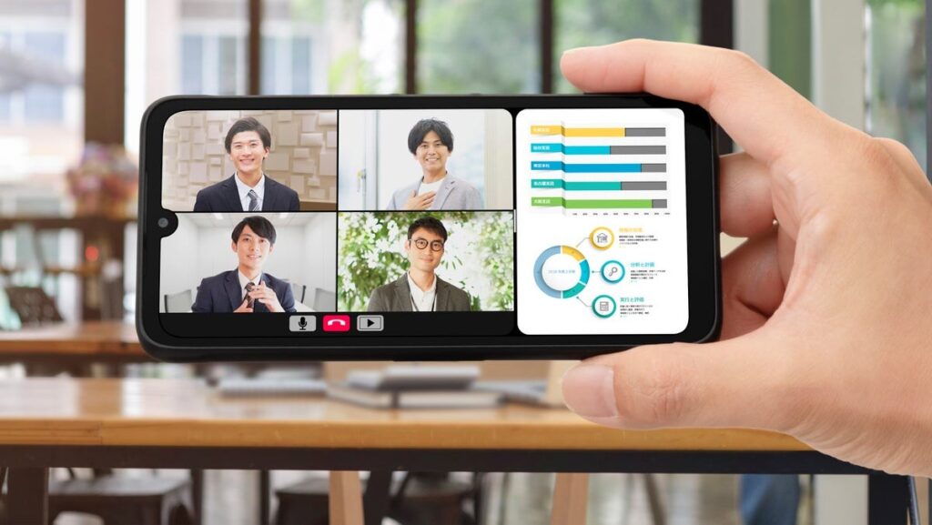 DIGNO BX4(ビデオ会議での利用イメージ)